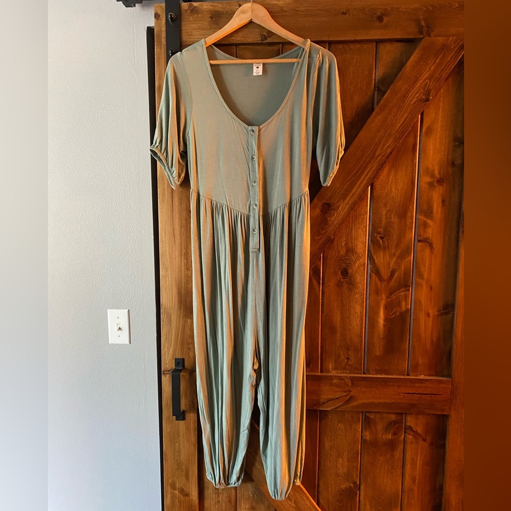 • Kate Quinn • NWOT Women’s Bamboo Romper Medium